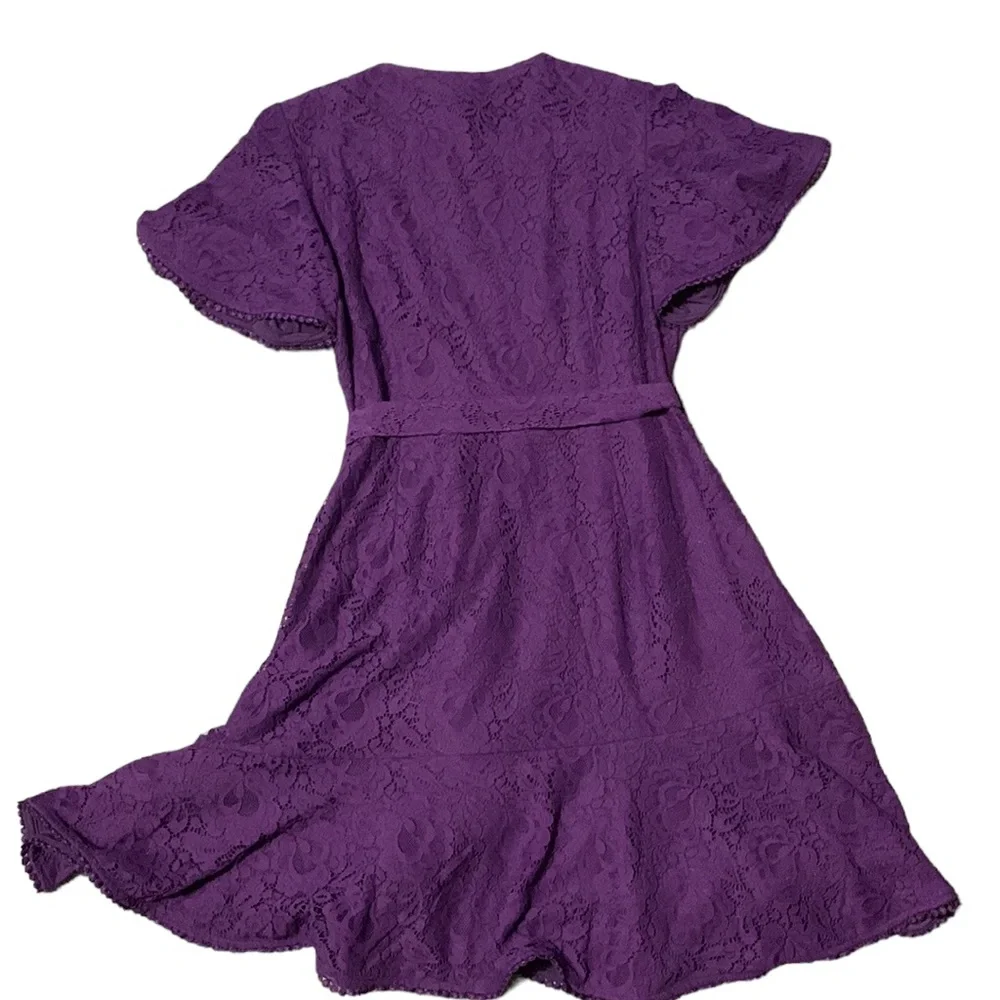 City Chic Women's XXS Size All Over Crochet Lace Lined Mini Dress - Picture 2 of 4
